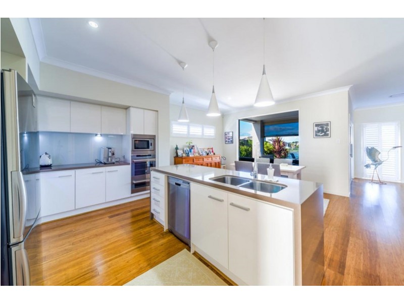 17 Azure Way, Hope Island QLD 4212