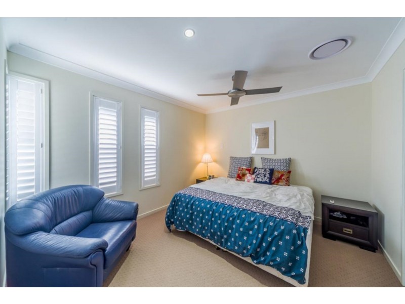 17 Azure Way, Hope Island QLD 4212