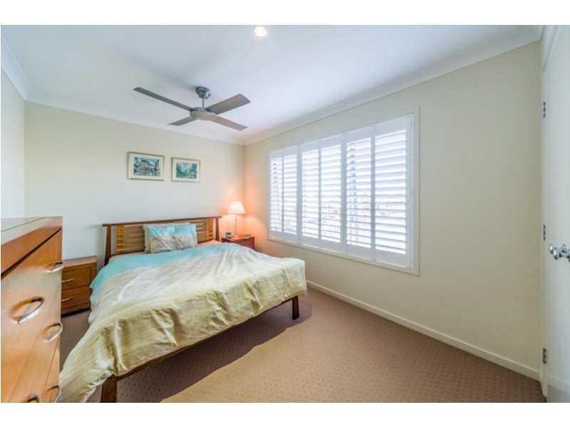 17 Azure Way, Hope Island QLD 4212