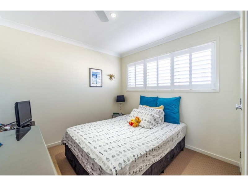 17 Azure Way, Hope Island QLD 4212