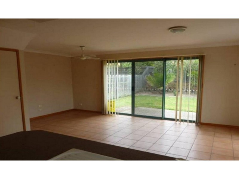 174 Greenacre Drive, Arundel QLD 4214