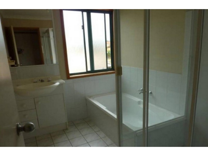 174 Greenacre Drive, Arundel QLD 4214
