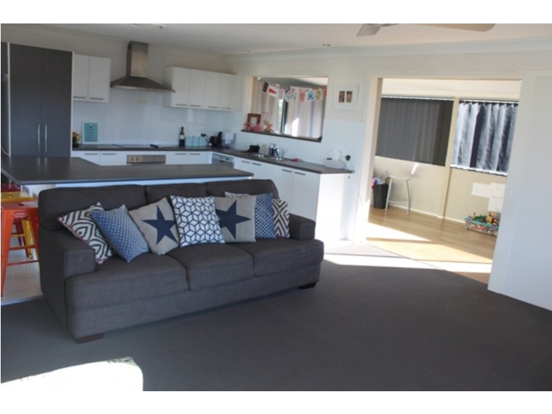 25 Killowill Avenue, Paradise Point QLD 4216