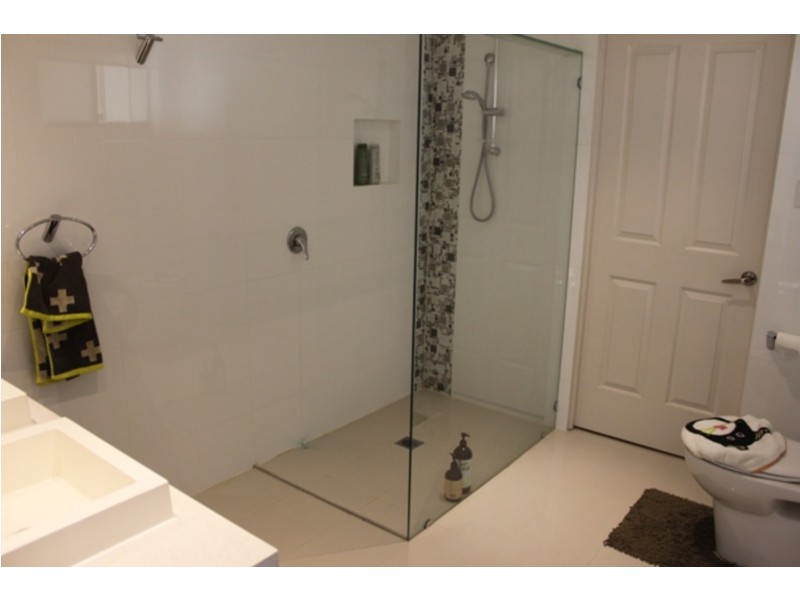 25 Killowill Avenue, Paradise Point QLD 4216