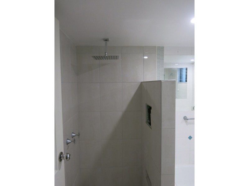 1/16 Rosewood Avenue, Broadbeach QLD 4218