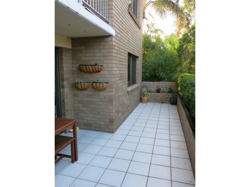 1/16 Rosewood Avenue, Broadbeach QLD 4218