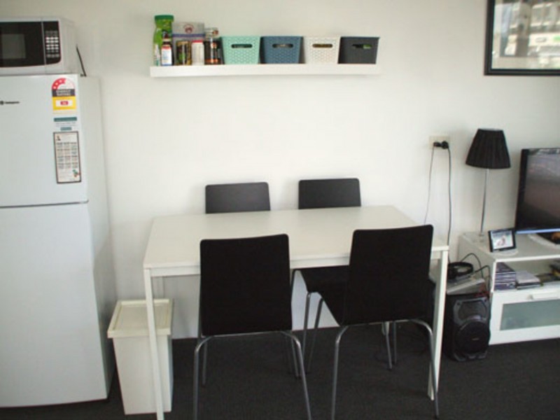 220/2007 Gold Coast Highway, Miami QLD 4220