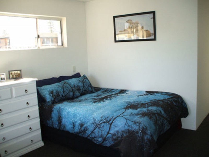 220/2007 Gold Coast Highway, Miami QLD 4220