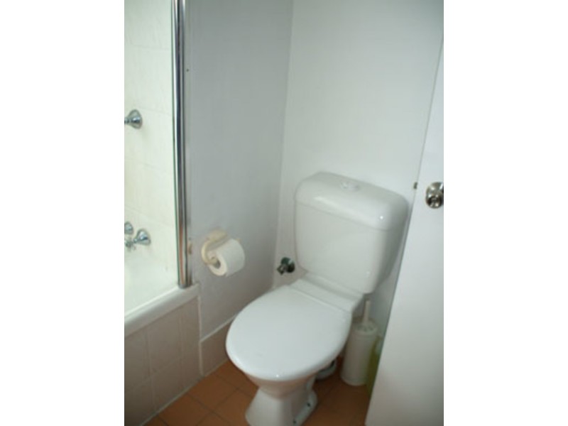 220/2007 Gold Coast Highway, Miami QLD 4220