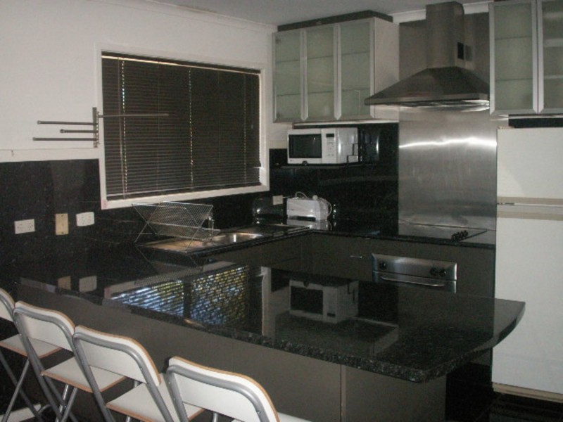 1/11 Caroline Avenue, Southport QLD 4215