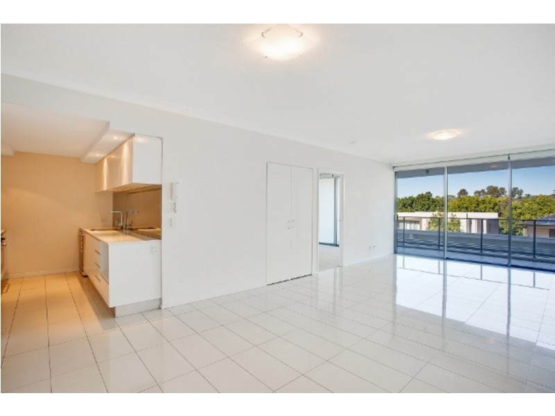 208/11 Compass Drive, Biggera Waters QLD 4216