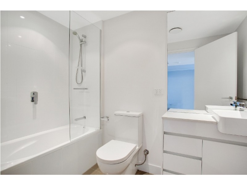208/11 Compass Drive, Biggera Waters QLD 4216