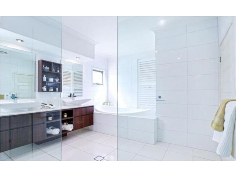 12 Kapala Street, Southport QLD 4215