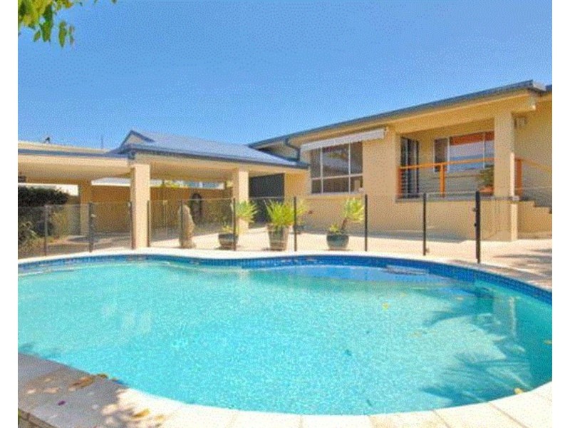 17 Edward Street, Labrador QLD 4215