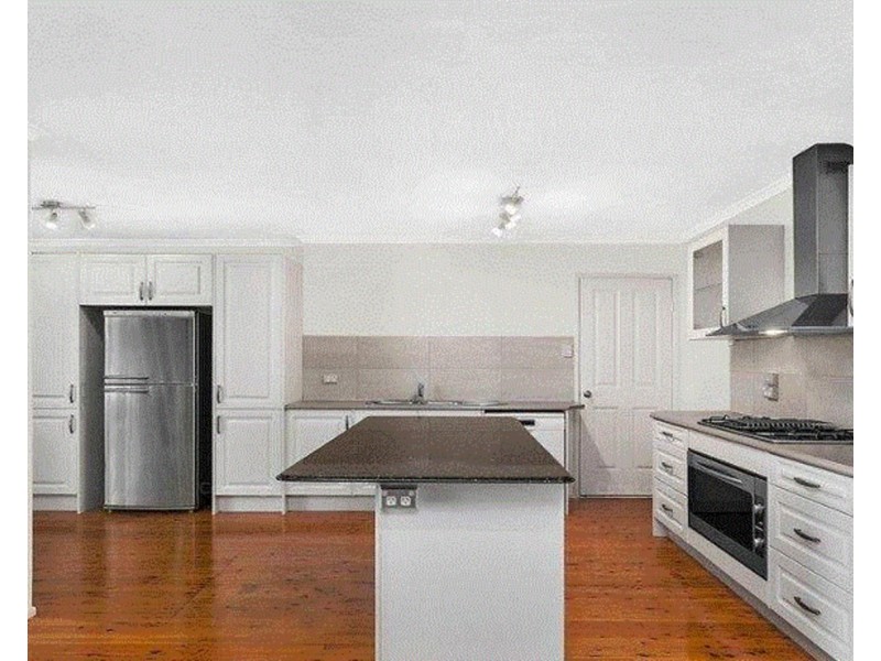 17 Edward Street, Labrador QLD 4215