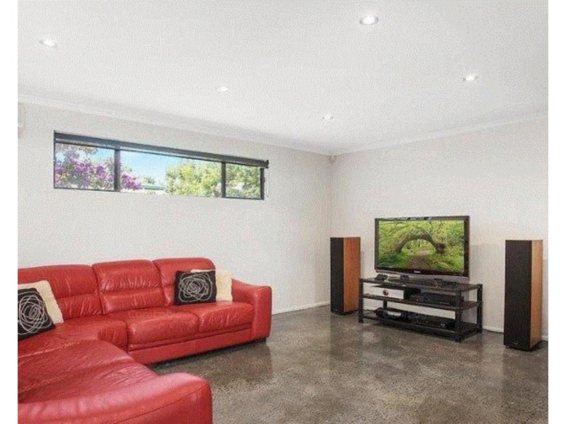 17 Edward Street, Labrador QLD 4215