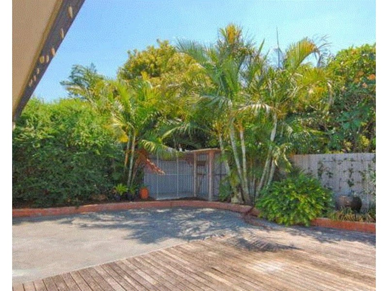 17 Edward Street, Labrador QLD 4215