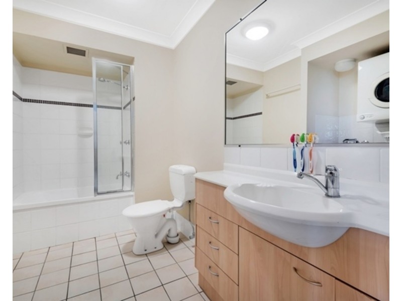 8/132 High Street, Southport QLD 4215