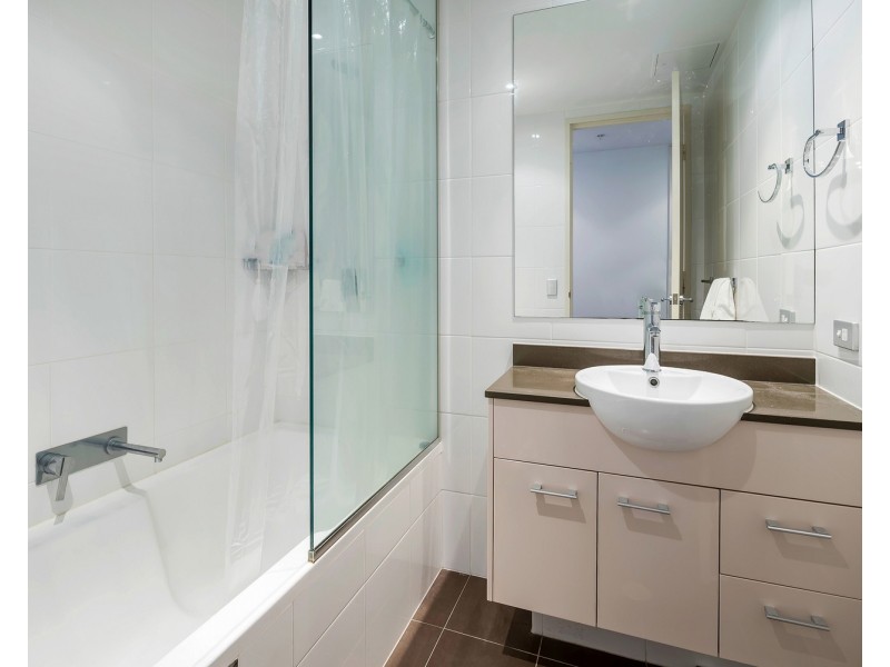 501/2 Aqua Street, Southport QLD 4215