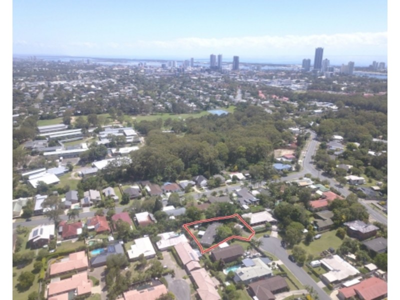 10 Crinkle Court, Southport QLD 4215