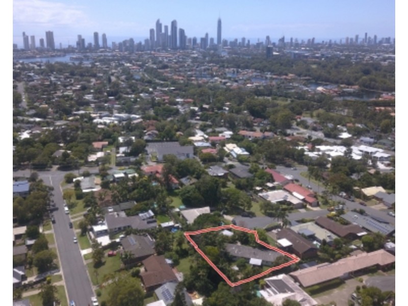 10 Crinkle Court, Southport QLD 4215