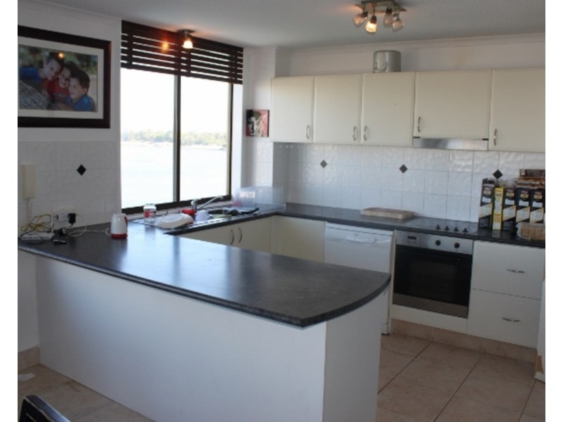34/77 Brighton Parade, Southport QLD 4215