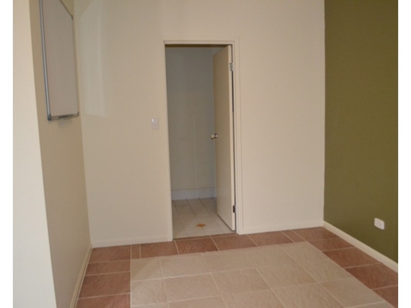 35 Wardoo Street, Southport QLD 4215