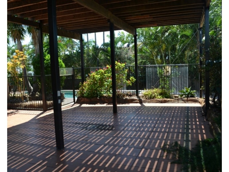 35 Wardoo Street, Southport QLD 4215