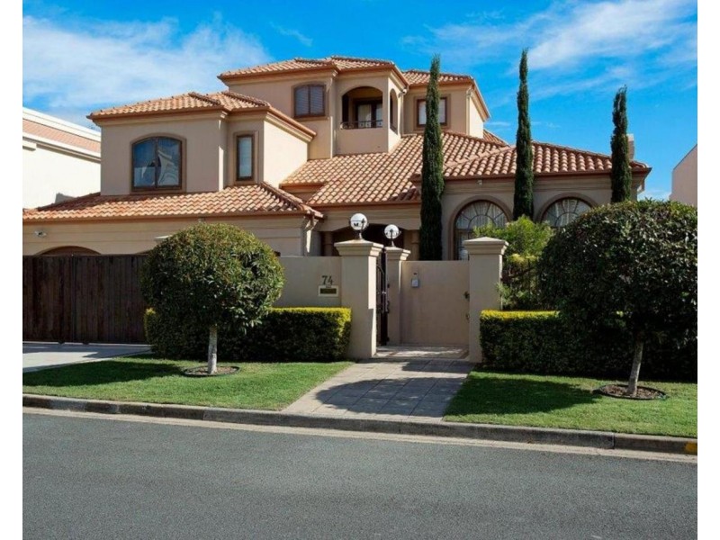 74 Admiralty Drive, Paradise Waters QLD 4217