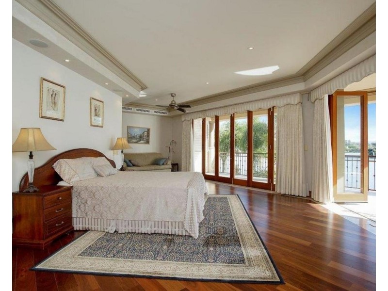 74 Admiralty Drive, Paradise Waters QLD 4217