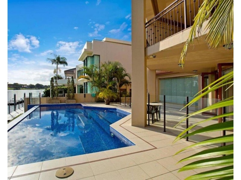 74 Admiralty Drive, Paradise Waters QLD 4217