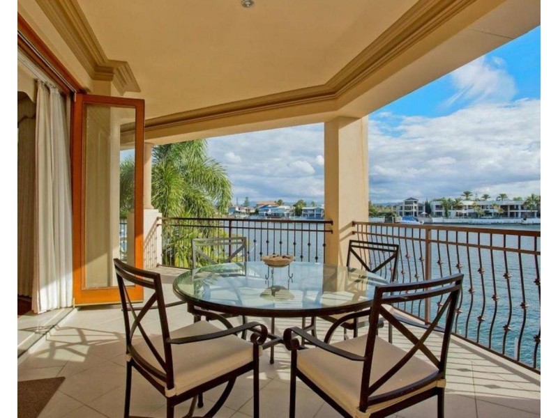 74 Admiralty Drive, Paradise Waters QLD 4217