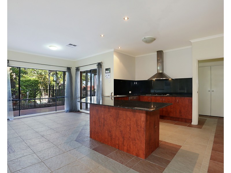 35 Wardoo Street, Southport QLD 4215