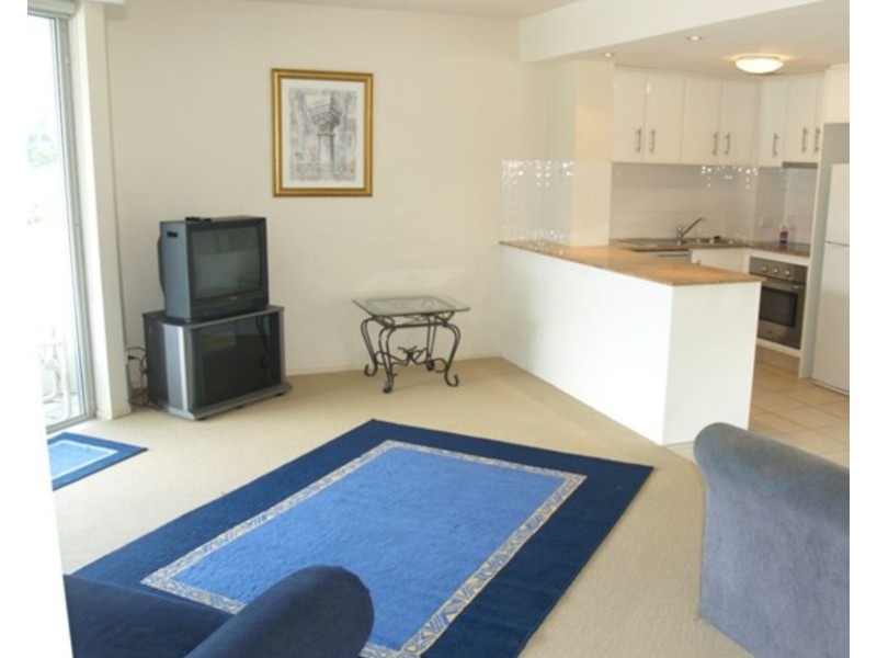 1/242 Marine Parade, Labrador QLD 4215