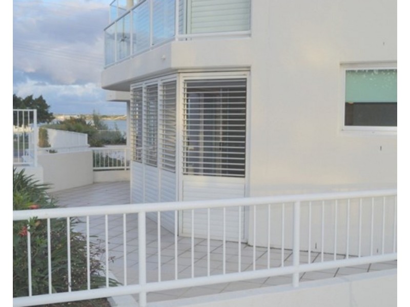 1/242 Marine Parade, Labrador QLD 4215