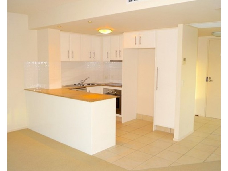 1/242 Marine Parade, Labrador QLD 4215