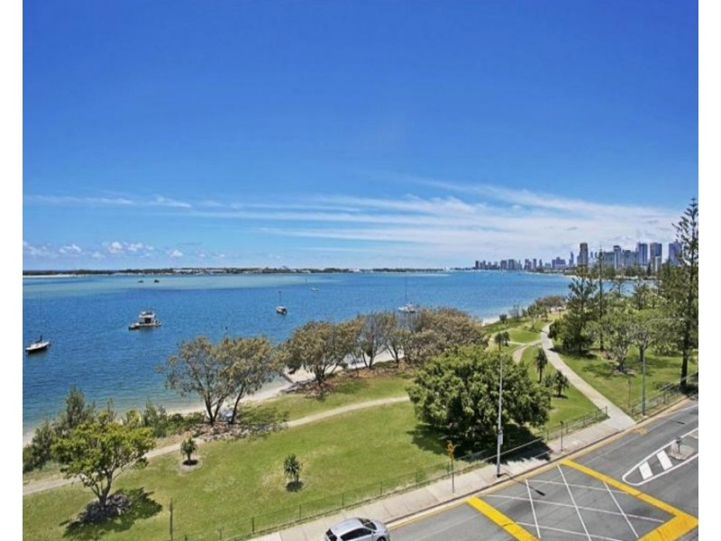 1/242 Marine Parade, Labrador QLD 4215