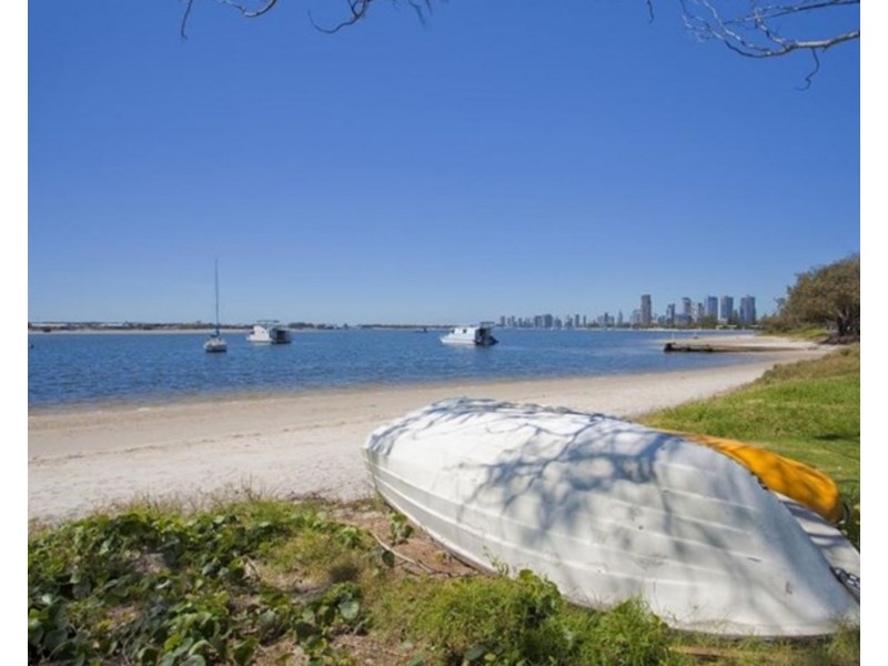 1/242 Marine Parade, Labrador QLD 4215