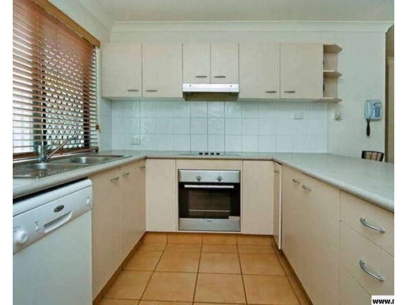 16 Harrow Place, Arundel QLD 4214