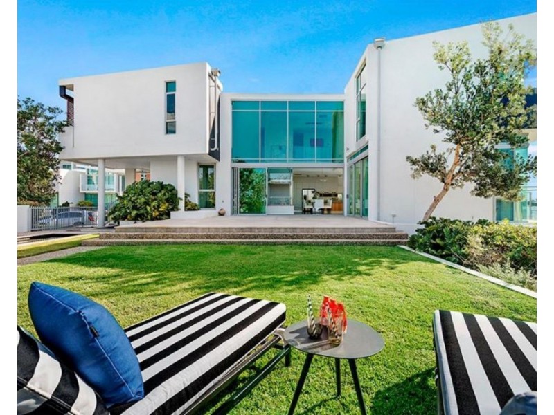 18a Ephraim Island Parade, Paradise Point QLD 4216