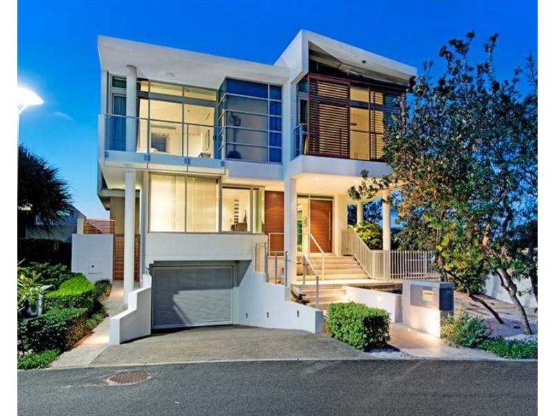 18a Ephraim Island Parade, Paradise Point QLD 4216