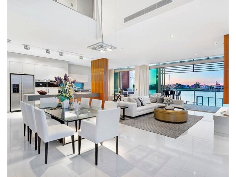 18a Ephraim Island Parade, Paradise Point QLD 4216