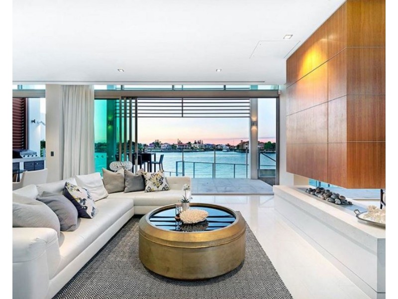 18a Ephraim Island Parade, Paradise Point QLD 4216