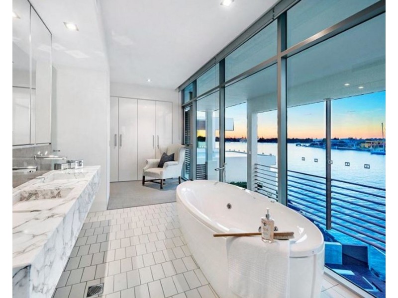 18a Ephraim Island Parade, Paradise Point QLD 4216