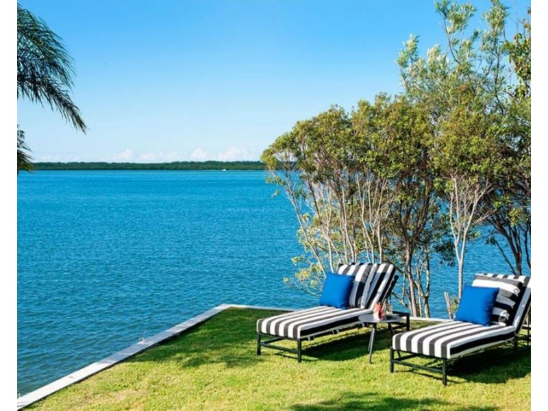 18a Ephraim Island Parade, Paradise Point QLD 4216