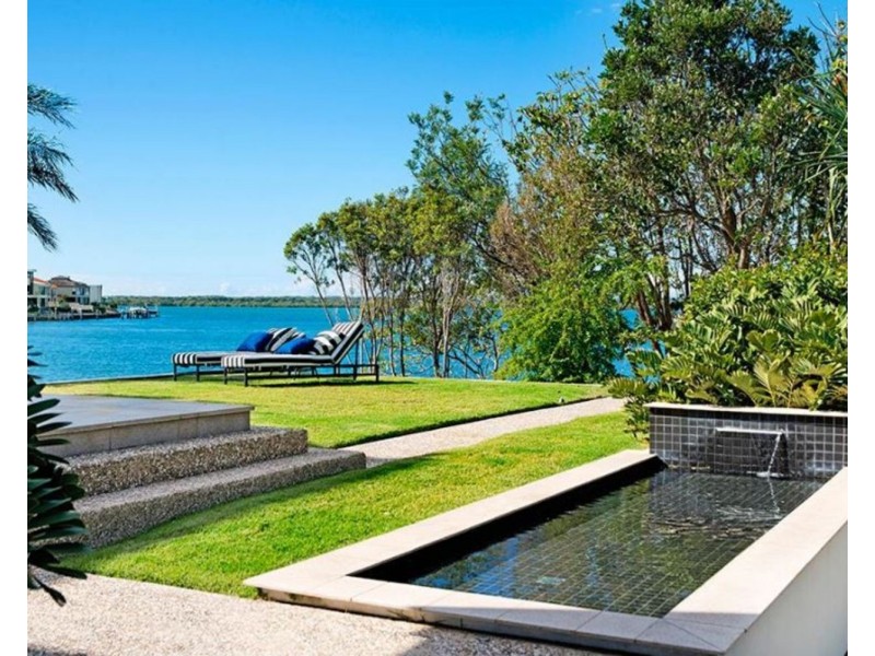 18a Ephraim Island Parade, Paradise Point QLD 4216