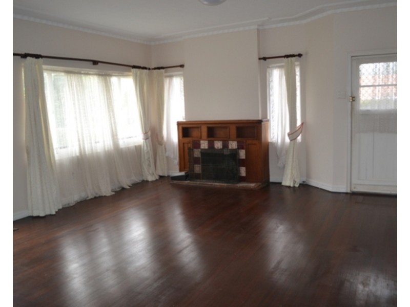 72 Falconer Street, Southport QLD 4215