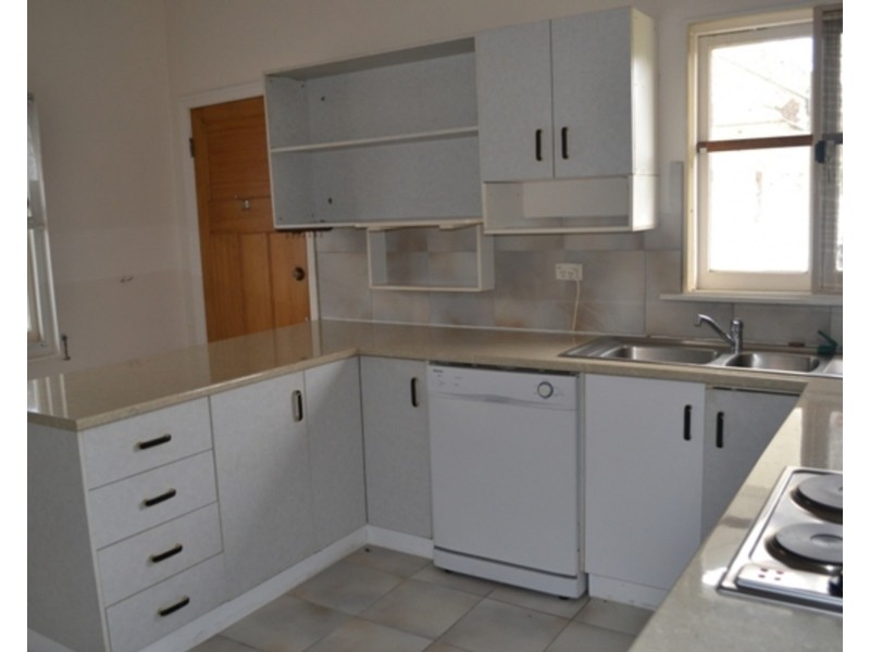 72 Falconer Street, Southport QLD 4215