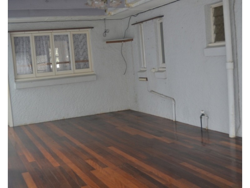 72 Falconer Street, Southport QLD 4215