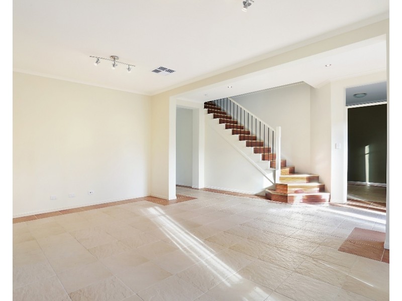 35 Wardoo Street, Southport QLD 4215